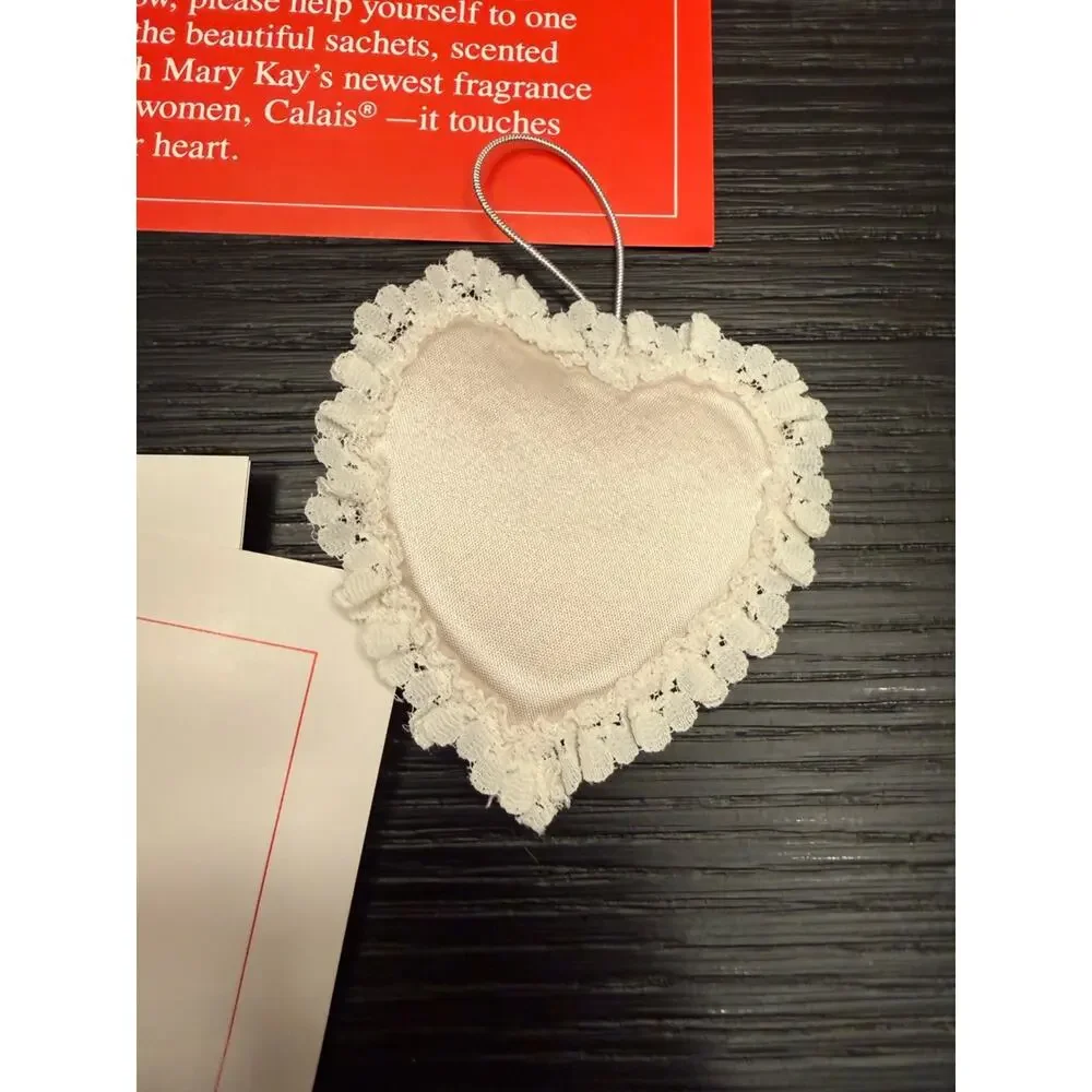 Home for the Holidays Calais Sachets Gift Heart Shape with Papers Gifting
